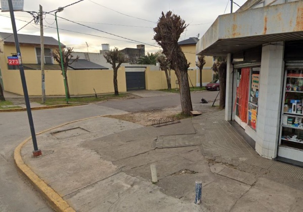 Un kilo de queso, una gaseosa y 148 mil pesos: Delincuentes arrasaron un comercio en Gonnet