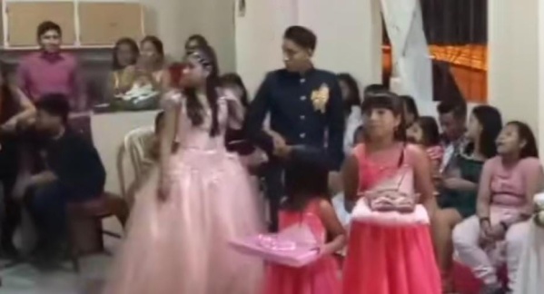 Una quinceañera estaba por bailar el vals pero el Dj terminó por opacar la ceremonia: el video tiene más de 52 mil me gusta