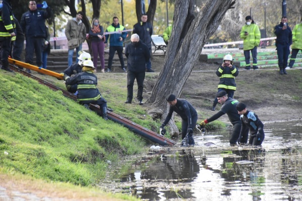 La autopsia reveló que la muerte en el lago del Parque Saavedra fue por ahogamiento: también detectaron un líquido amarronado