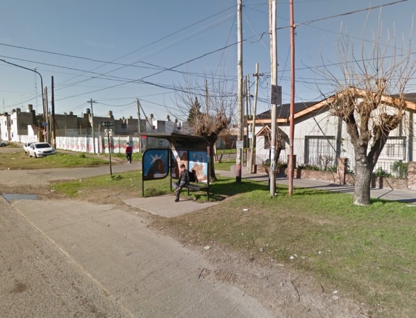 Vecinos de Los Hornos le pidieron al municipio interceder por la falta de micros: "Pasaron 5 colectivos llenos y no frenaron"