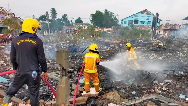 Explotó una fábrica de pirotecnia en Tailandia: se registraron doce muertes y más de 100 heridos