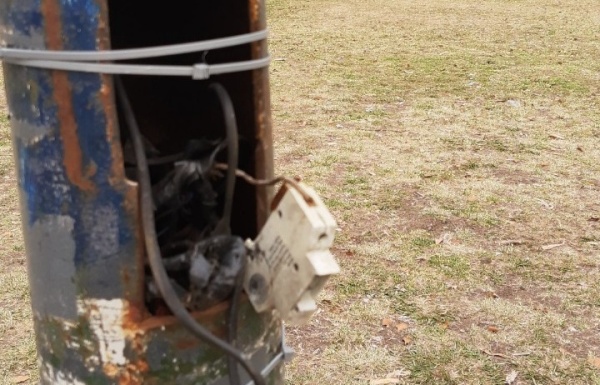 Plaza San Mart&iacute;n con mal estado de iluminaria en la zona de juegos: "Eviten una tragedia"