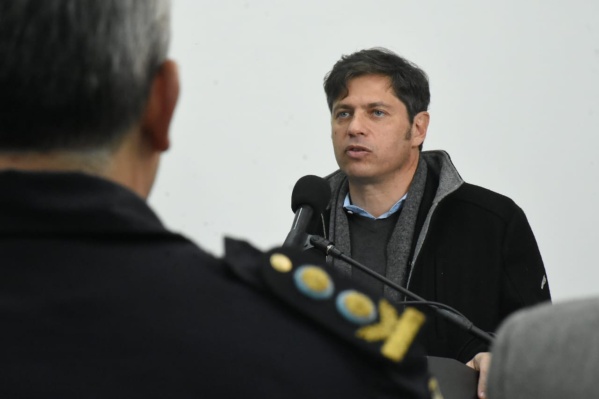 Kicillof visitó el Sistema de Atención Telefónica del 911 ubicado en La Plata: "Hemos bajado un 60% el tiempo de respuesta"