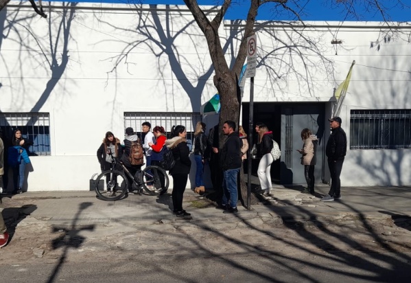 "Nos encontramos a la espera de urgentes resoluciones": el comunicado del colegio platense donde se denunció un caso de abuso