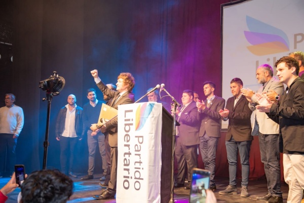 Milei quiere pisar fuerte en La Plata y se inaugura la casa del Partido Libertario de la Provincia de Buenos Aires