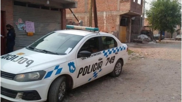 Halló a su novio con la ex y lo atacó a puñaladas con un cuchillo de carnicero
