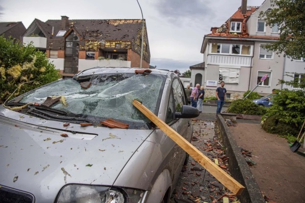 Un tornado provocó destrozos y dejó 30 heridos en la ciudad alemana de Paderborn