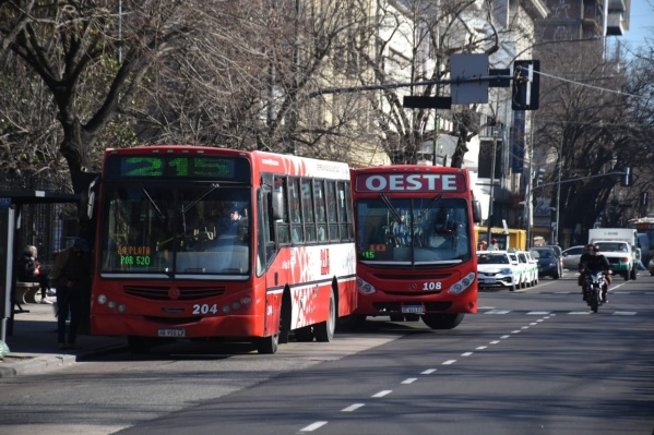 En La Plata ya rige el aumento en el transporte p&uacute;blico