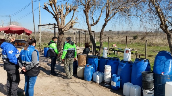 Secuestraron m&aacute;s de 500 envases de agroqu&iacute;micos que eran comercializados en la v&iacute;a p&uacute;blica en La Plata