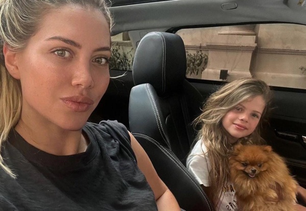 "Mi versión actualizada": Wanda Nara y el increíble parecido con su pequeña hija Francesca reflejado en fotos