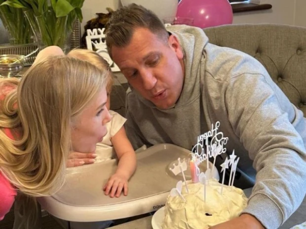 Maxi López tuvo una hija con una modelo sueca, le celebró el cumpleaños y mostró su cara por primera vez