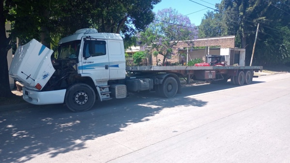 Hac&iacute;a maniobras peligrosas con un cami&oacute;n por ruta 2, lo detuvieron y descubrieron que era robado