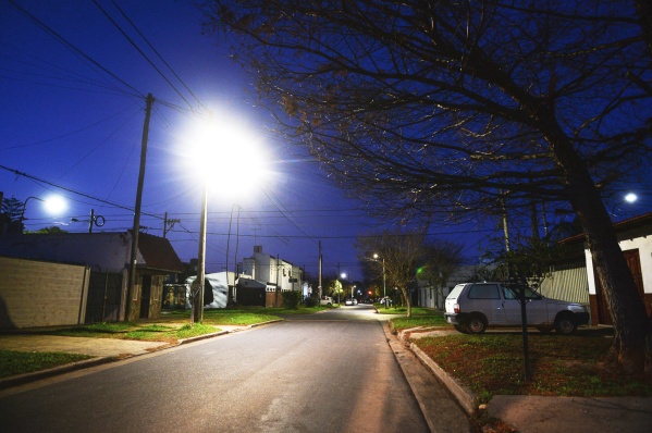 Habrá 350 nuevas luces LED en Gonnet, City Bell y Villa Elisa: las tareas comprenden un nuevo tendido aéreo
