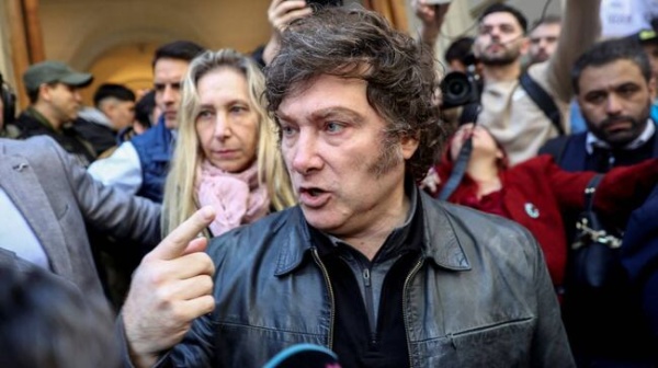 Milei vot&oacute;: &ldquo;Macri est&aacute; hecho un llor&oacute;n, est&aacute; muy de cristal"