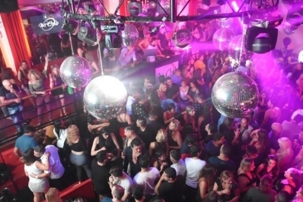 Atacaron brutalmente al due&ntilde;o de un bar de La Plata mientras festejaba su cumplea&ntilde;os: actuaron 7 personas