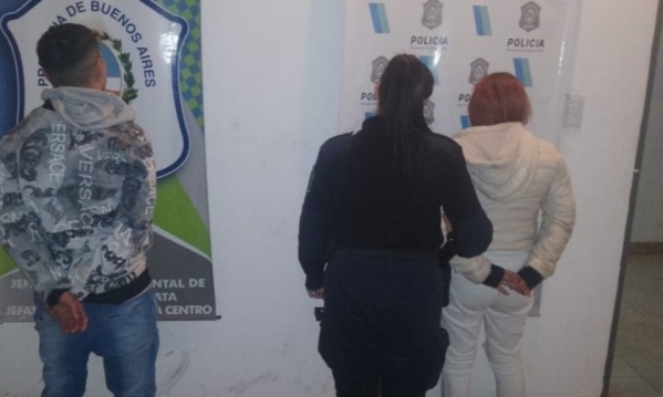 Una pareja de 26 años fue detenida por arrojarle piedras a un boliche en pleno centro platense