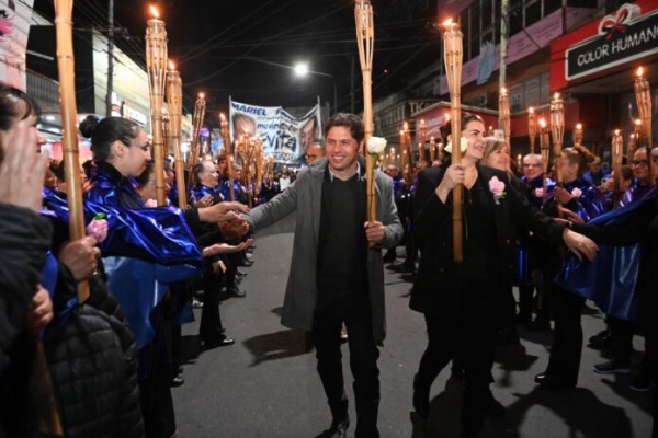 Kicillof participó de la marcha de antorchas en homenaje a Eva Perón