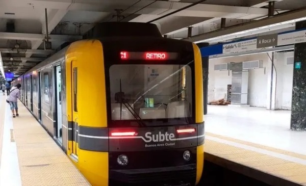 Tiroteo en el Subte C, una mujer policía recibió dos disparos y falleció