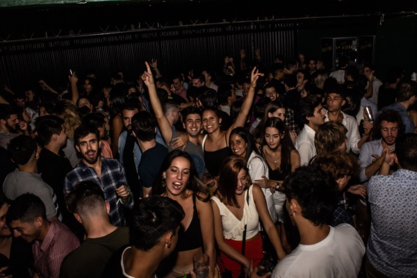 Agua gratuita en los boliches y bares de La Plata: el Concejo dejará la grieta y acordaron apoyar un importante proyecto