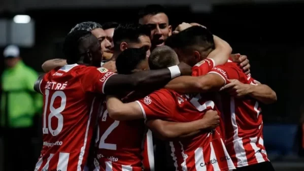 El último encuentro de dos Pinchas: una foto y un regalo que predicen la despedida