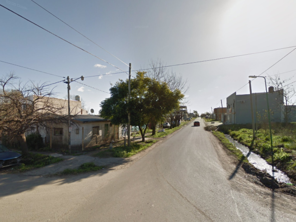 Delincuentes armados arrastraron a una mujer de los pelos para robar en su casa de Altos de San Lorenzo