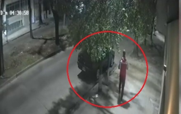 Tajea ruedas en El Mondongo y qued&oacute; captado por las c&aacute;maras de seguridad