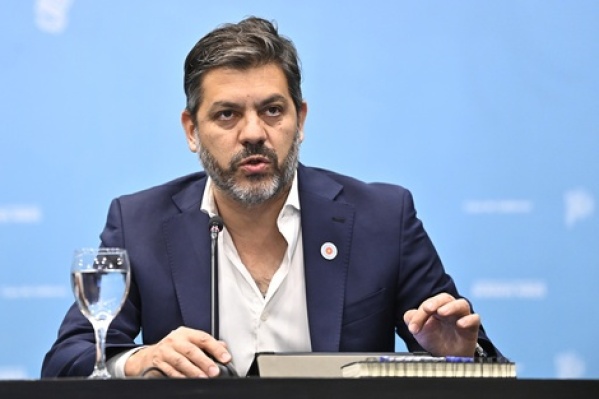 Carlos Bianco cruzó a Milei tras la elección en Provincia: “Si no cambia, en octubre se va a pegar otro golpe”