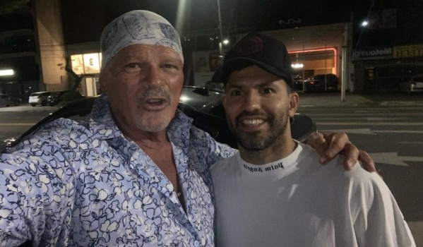 "¿Vos sos Alfa?": el ex participante de GH quedó sorprendido luego de ser reconocido por el Kun Agüero