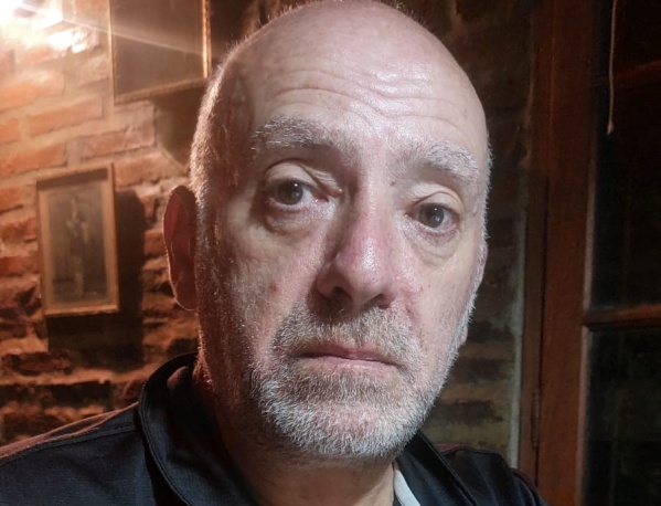 A un platense lo denunciaron por abusar de su hijo con autismo y publicó su teléfono y dirección para dar su versión