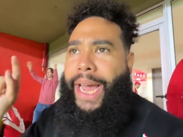 Un colombiano fue por primera vez a ver a Estudiantes y quedó sorprendido con una canción: “es única”