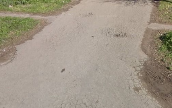 En Los Hornos reclamaron por una calle en mal estado: "No se puede pasar"