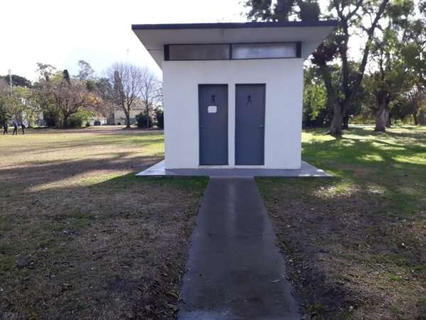Vecinos del Parque San Martín renovaron su reclamo por los baños clausurados desde hace varios meses