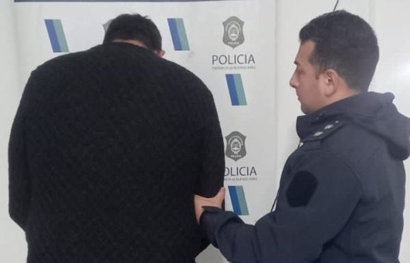 Un joven fue detenido en pleno centro de Berisso por llevar sustancias arriba de su auto