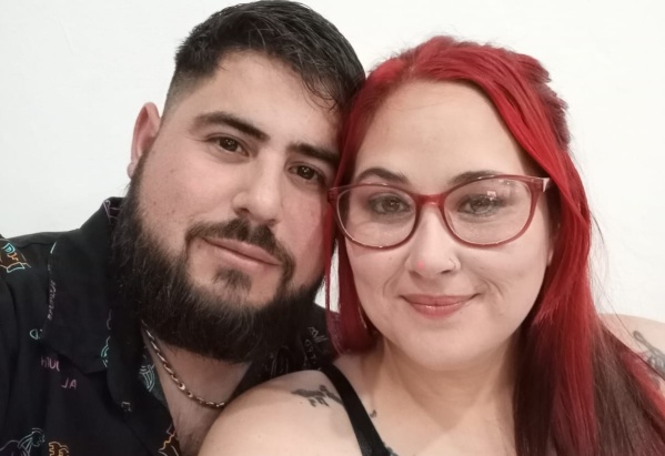 Cansada de La Plata, viajó a Mar del Plata y se enamoró de su "primo de corazón" de la infancia: "Lo conocí en un hospital"