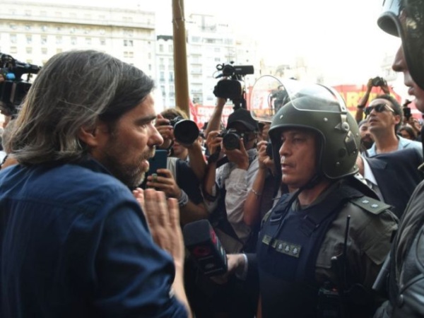 Un abogado de La Plata denunció a los diputados del Frente de Izquierda por incumplimiento de funcionario público