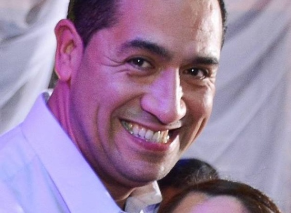 Echaron al director del Colegio Hijas de la Cruz de La Plata y los padres explotaron: "No nos explicaron nada"