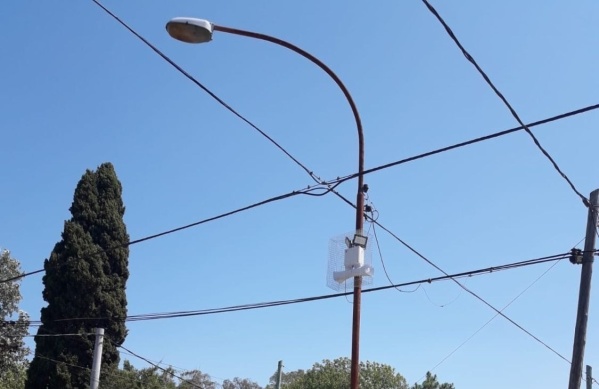 Tras 20 días sin luminaria los vecinos de 481 y 30 reclaman por el arreglo del poste