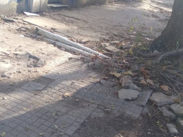 Vecinos de 3 y 44 exigen arreglo de vereda