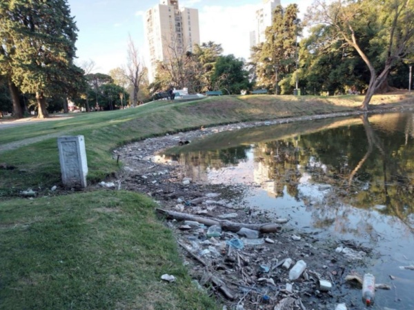 Reclamaron por la mugre en Parque Saavedra y pidieron por una "urgente" intervención