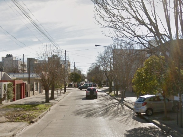 La abordaron motochorros y le robaron la cartera con todas sus pertenencias en La Plata