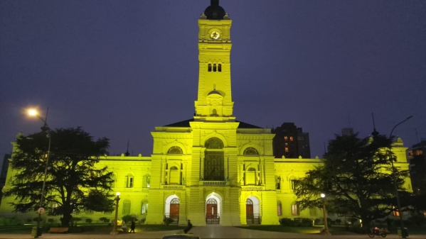 El Municipio de La Plata se iluminó de amarillo por el "Día Mundial para la Prevención del Suicidio"