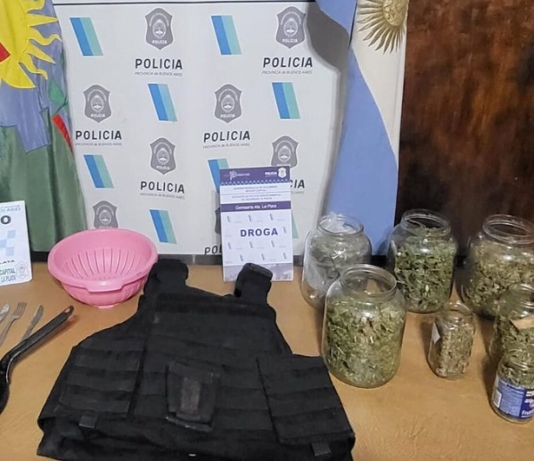 Detuvieron en La Plata a un adolescente con marihuana, objetos robados y una moto sustraída
