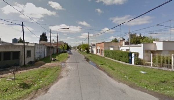 Robo en Los Hornos: Un joven fue asaltado a punta de pistola