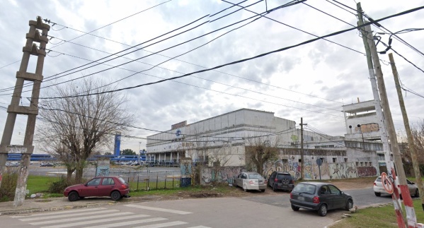 El misterioso incendio en La Plata del que nadie habla: qué pasó en la fábrica abandonada de Belgrano y 517