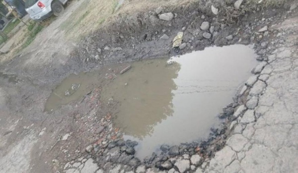 Vecinos reclaman el bacheo urgente de la calle 83 bis entre 1 bis y 2 en Villa Elvira