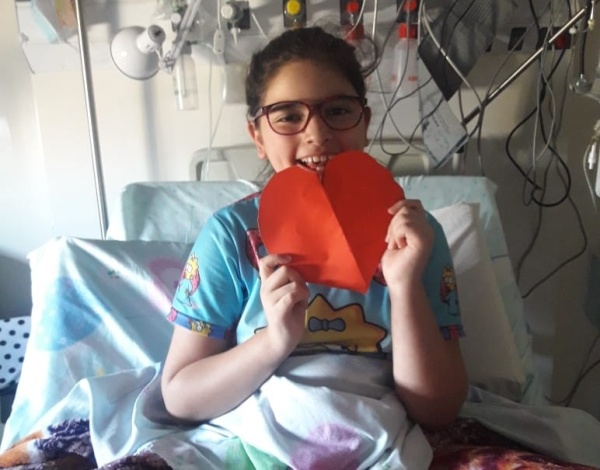 "Fue muy fuerte; necesitamos un milagro": hora a hora, una niña pelea por su vida en La Plata gracias a un joven brasilero