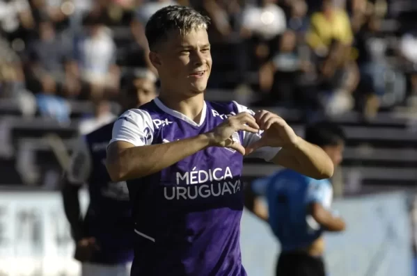 Abaldo la rompió en Defensor Sporting y los hinchas del Lobo estallaron de bronca