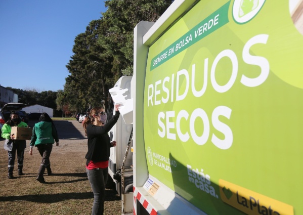 El Punto Verde Móvil ya funciona en La Plata para fomentar el reciclaje