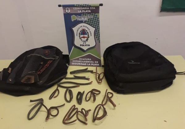 Los encontraron robando cobre de las cabinas de gas y los detuvieron en La Plata