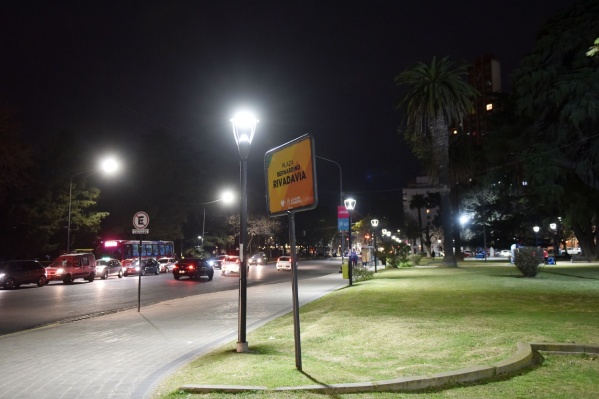 Terminó la renovación de la Plaza Rivadavia de 1 y 51: luces LED, circuito aeróbico y juegos infantiles